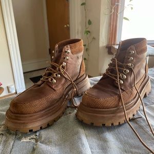 Leather and Sude Ankle Lace-Up Platform Boots